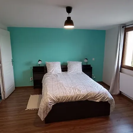 La Maison De Pejusclat بيت للعطل *